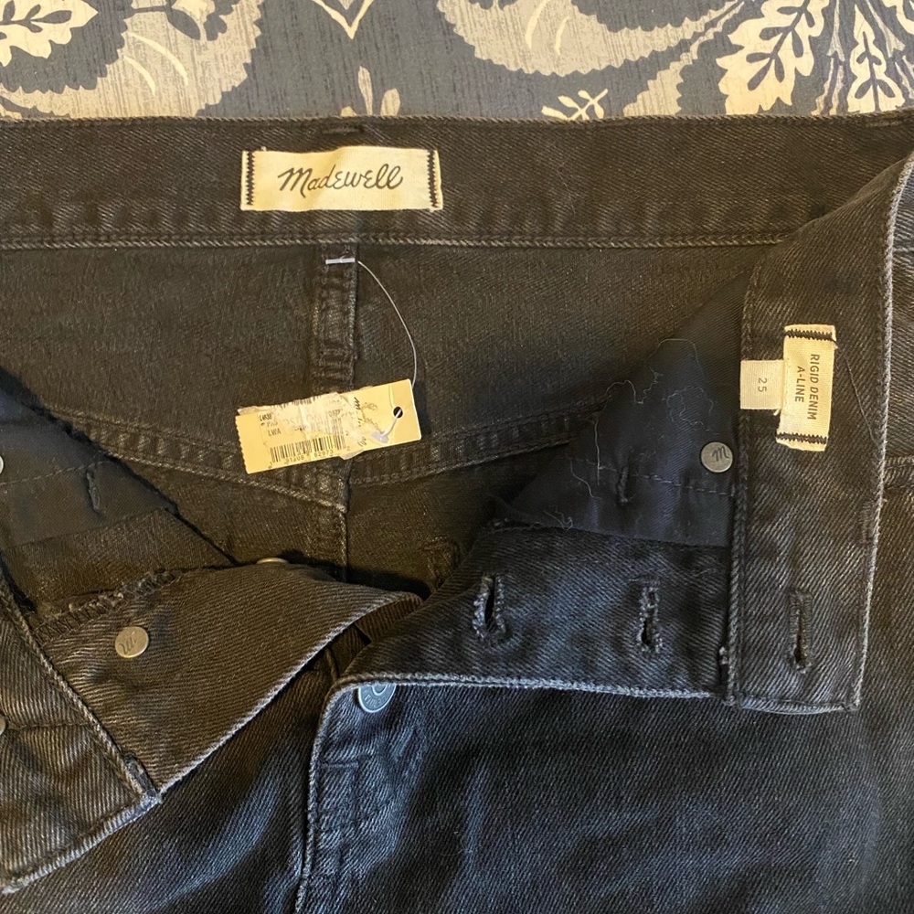 NWT Madewell button black denim skirt - Picture 2 of 3